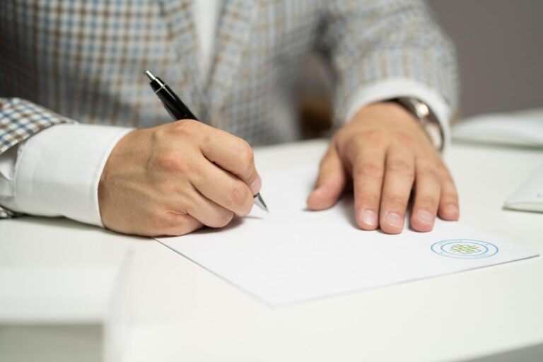 Couple Signing Parenting Agreement – Family Law Parenting Plan Legal Requirements